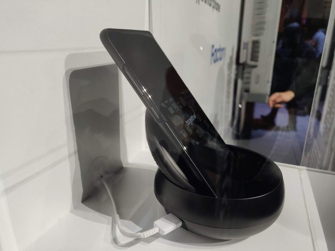 Samsung ra mắt nguyên mẫu smartphone 5G đầu tiên của mình tại CES 2019, nhưng hầu như không ai để ý - Ảnh 3.