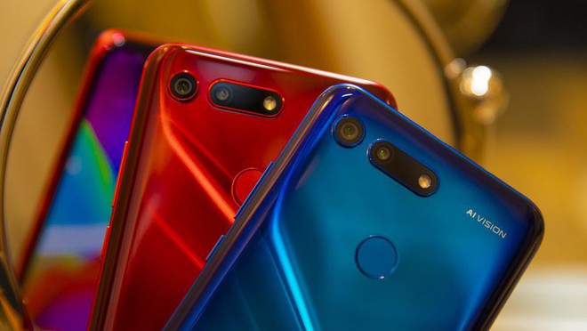 [CES 2019] Cận cảnh Honor View 20 với hoa văn sóng sánh trên mặt lưng kính và camera selfie đục lỗ - Ảnh 4.