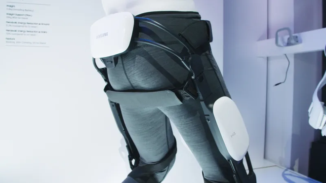 [CES 2019] Samsung cho mặc thử bộ khung xương trợ lực giúp đi lại dễ dàng hơn, y như phim khoa học viễn tưởng - Ảnh 1.