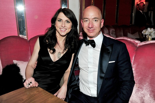 Vợ cũ của Jeff Bezos xứng đáng được chia nửa số tài sản, vì sẽ không có Amazon nếu không có bà - Ảnh 1.