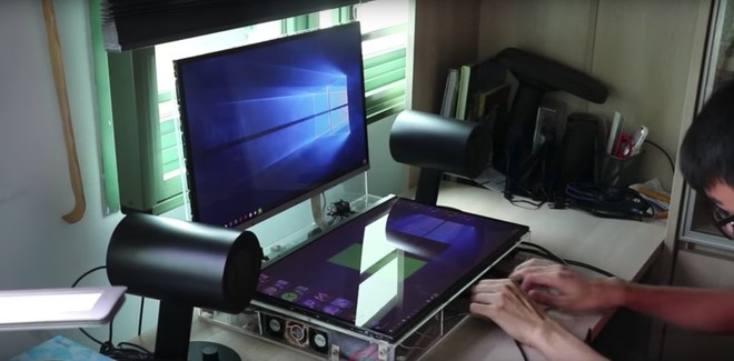 YouTuber chế tạo laptop 2 màn hình cực kỳ độc đáo, nhìn thôi đã yêu - Ảnh 2.
