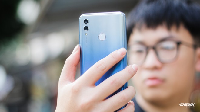 Đánh giá Honor 10 Lite: Smartphone selfie 24MP và mặt lưng gradient với giá rẻ - Ảnh 12.