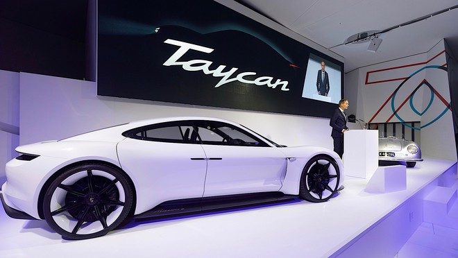Tesla nên dè chừng: Porsche Taycan sạc 4 phút đi được 100 km, chủ xe được sạc miễn phí trong 3 năm - Ảnh 1.