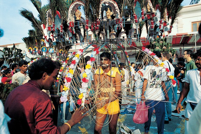 Thaipusam - Lễ hội hoang dại nhất thế giới: khi con người sẵn sàng chịu đau đớn để được an lành - Ảnh 9.