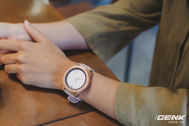 Cận cảnh đồng hồ Samsung Galaxy Watch chính thức tại Việt Nam: kiểu dáng thanh lịch, màu sắc thời trang giá 7 triệu đồng - Ảnh 11.