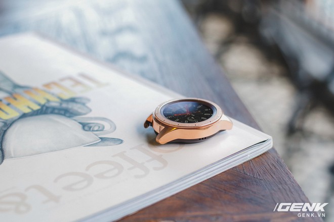 Cận cảnh đồng hồ Samsung Galaxy Watch chính thức tại Việt Nam: kiểu dáng thanh lịch, màu sắc thời trang giá 7 triệu đồng - Ảnh 9.