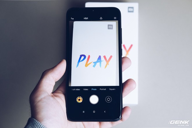 Trên tay Xiaomi Mi Play giá 4 triệu: Màn hình giọt nước, chip Helio P35, tặng kèm SIM data nhưng không dùng được ở VN - Ảnh 12.