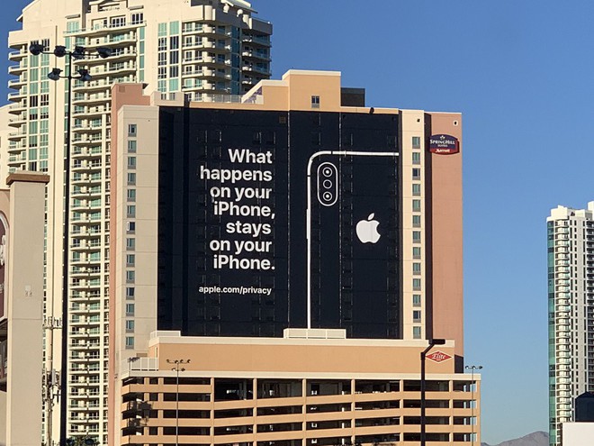 Apple đặt pa-nô quảng cáo siêu bự tại CES để troll các đối thủ về vấn đề quyền riêng tư - Ảnh 1.