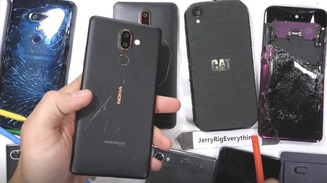 JerryRigEverything công bố danh sách những chiếc smartphone bền bỉ và yếu ớt nhất năm 2018 - Ảnh 3.