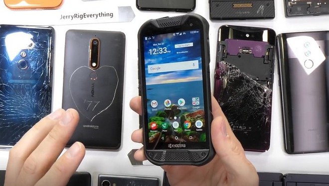 JerryRigEverything công bố danh sách những chiếc smartphone bền bỉ và yếu ớt nhất năm 2018 - Ảnh 2.