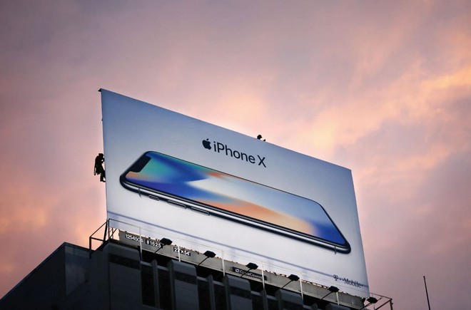 NYTimes: Chính mẹ tôi đã làm Apple không bán được iPhone - Ảnh 1.