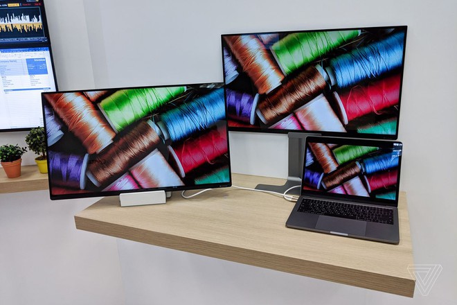 [CES 2019] LG trình làng nguyên mẫu màn hình xách tay, kích thước 27 inch, cấp nguồn qua USB-C - Ảnh 1.