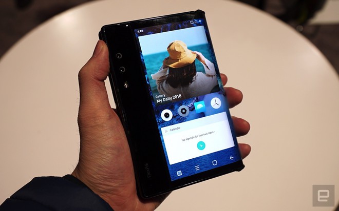 [CES 2019] Trên tay Royole Flexpai - điện thoại màn hình gập đầu tiên trên thế giới - Ảnh 1.