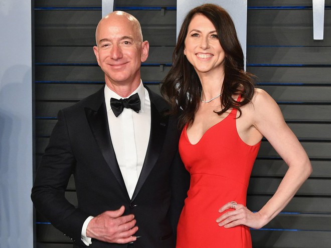 CEO Amazon Jeff Bezos ly dị vợ sau 25 năm chung sống - Ảnh 1.