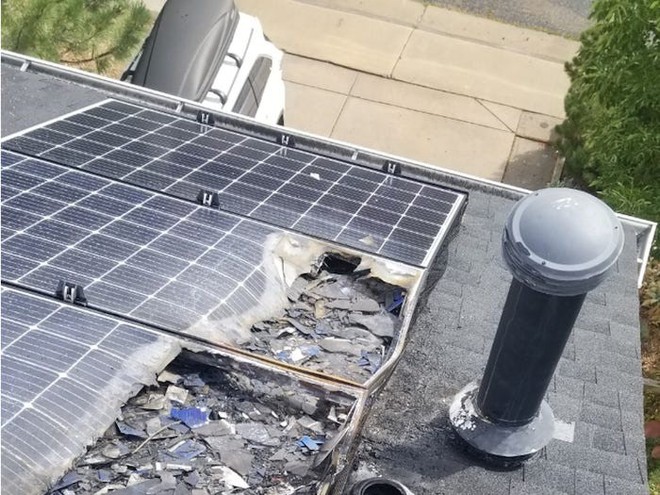 Pin mặt trời Tesla không an toàn 100%, có nóc nhà đã bốc cháy - Ảnh 3.