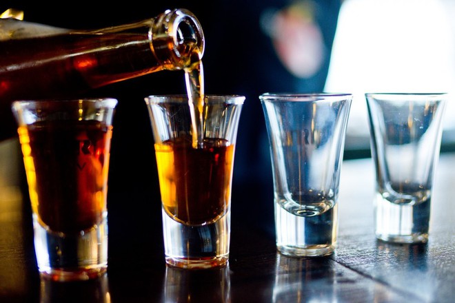 Nghiên cứu mới về rượu bia và bệnh gan: Hai ly mỗi ngày có thể là quá nhiều cho nam giới - Ảnh 1.