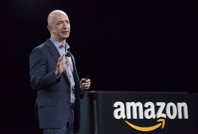 Cuộc chiến định đoạt người giàu nhất thế giới: Microsoft đấm, Amazon đã đau - Ảnh 1.