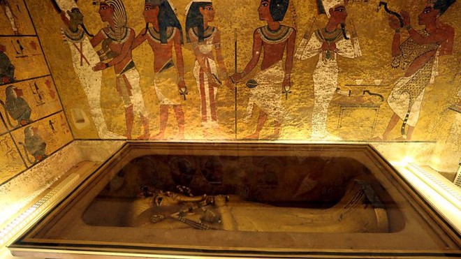 Những cái chết bí ẩn sau khi mở lăng mộ Pharaoh Tutankhamun - Ảnh 1.
