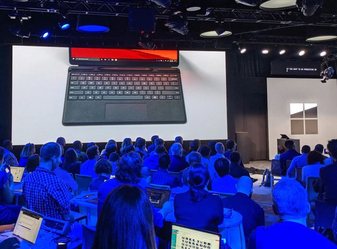 Microsoft đá xoáy các sản phẩm Apple trong buổi giới thiệu Surface - Ảnh 1.