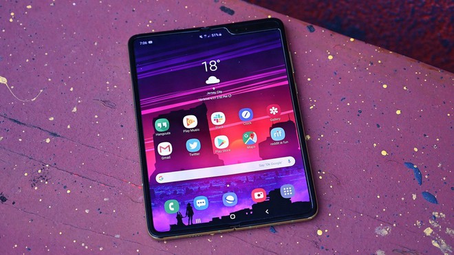 Sửa màn hình Galaxy Fold tốn 599 USD - Ảnh 1.