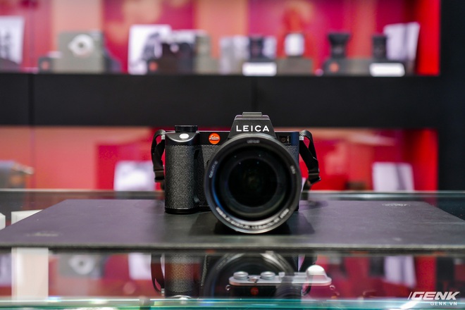 Trên tay máy ảnh không gương lật dành cho 1% dân số Leica SL2: Thiết kế sang, cảm biến 47MP, giá gần 160 triệu đồng - Ảnh 2.