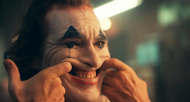 Những hành động điên rồ nhất trong Joker đều là phút ngẫu hứng ngoài kịch bản của Joaquin Phoenix, có cảnh nặng đô đến mức không được lên sóng - Ảnh 3.