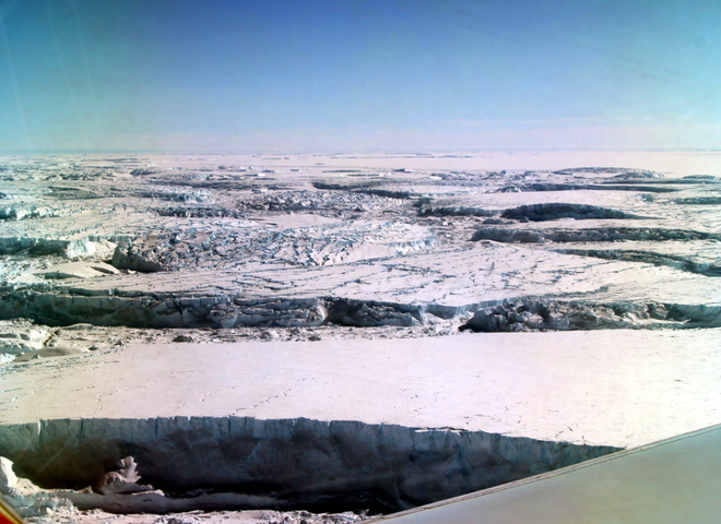 Thật không thể tin nổi, hoang mạc băng Nam Cực nhìn từ trên cao hùng vĩ như thế này đây! - Ảnh 6.