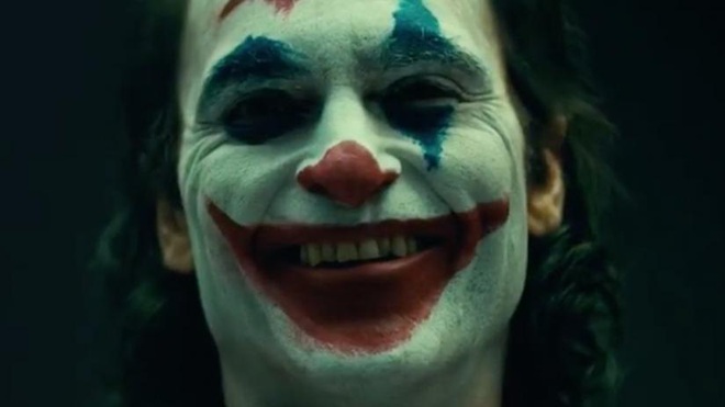 Joaquin Phoenix cực kỳ hài lòng khi cái kết của Joker khiến fan hâm mộ tranh cãi nảy lửa, với những giả thuyết điên rồ không tưởng - Ảnh 2.