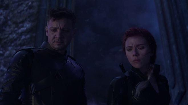 Suýt chút nữa Hawkeye đã hi sinh thay cho Black Widow trong Avengers: Endgame - Ảnh 2.