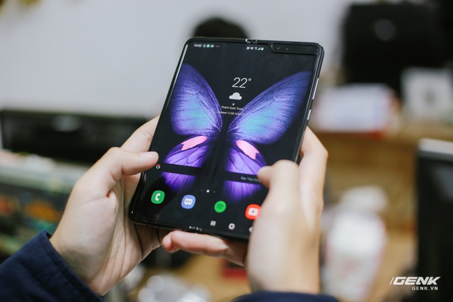 Mở hộp Galaxy Fold chính hãng: Giá 50 triệu đồng nhưng vẫn cháy hàng chỉ sau 6 giờ mở bán - Ảnh 7.