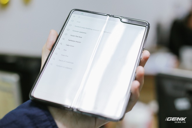 Mở hộp Galaxy Fold chính hãng: Giá 50 triệu đồng nhưng vẫn cháy hàng chỉ sau 6 giờ mở bán - Ảnh 11.