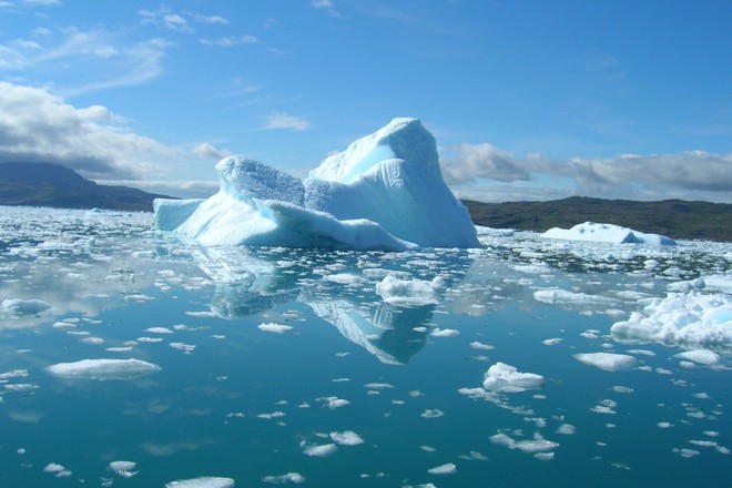 Một kỹ sư muốn phủ hàng triệu hạt thủy tinh nhỏ lên Bắc Cực, phản chiếu ánh sáng Mặt Trời để ngăn băng tan chảy - Ảnh 1.