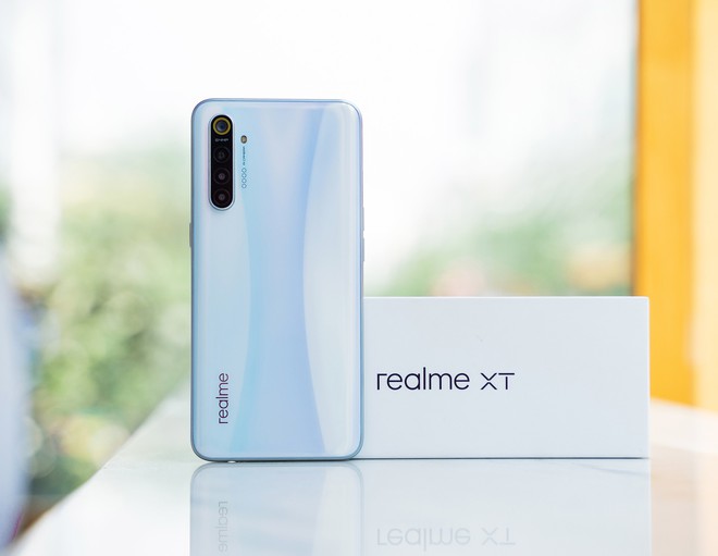 Mở hộp Realme XT chính thức tại Việt Nam: 4 camera, smartphone đầu tiên trên thế giới có số chấm 64MP, 8GB RAM , giá 7,9 triệu đồng - Ảnh 2.