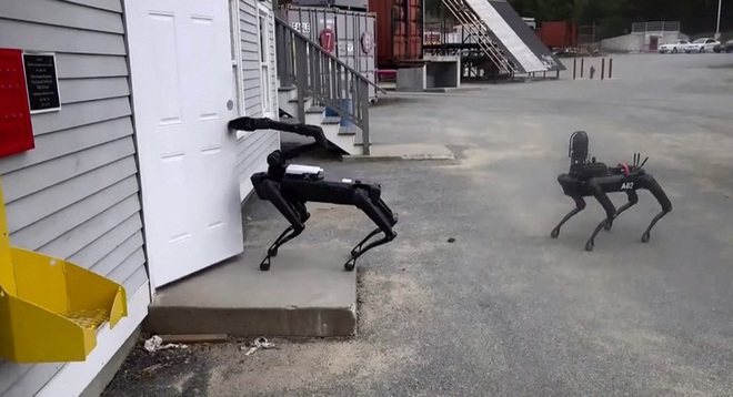 Chó robot của Boston Dynamics lần đầu tham gia vào biệt đội phá bom của cảnh sát Mỹ - Ảnh 2.