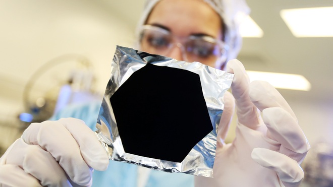 Quên Vantablack đi, đây mới là vật liệu tối nhất thế giới - Ảnh 2.