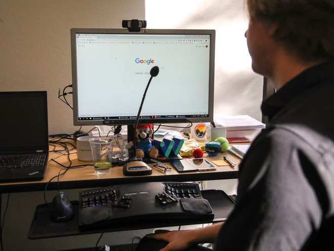 Không thể gõ phím vì bệnh hiểm nghèo, anh kĩ sư Google tự chế phần mềm nhận diện giọng nói, chỉ cần ra lệnh là máy tính tự viết code thay mình - Ảnh 2.