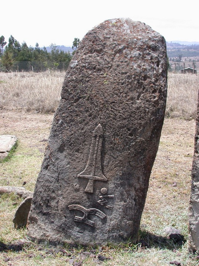 Bãi đá cổ huyền bí ở Châu Phi khiến các nhà khảo cổ học đau đầu vì không giải mã nổi - Ảnh 3.