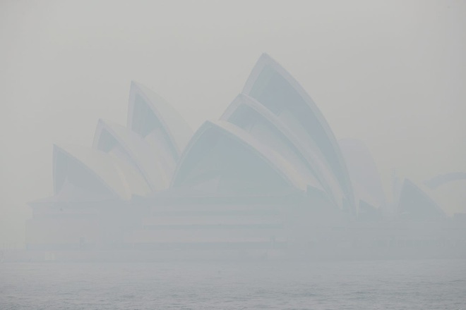 Sydney cũng đang mù mịt bụi mịn PM2.5, không chỉ biến đổi khí hậu khiến chất lượng không khí ngày một tệ hại - Ảnh 1.