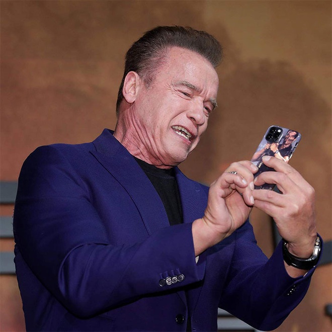 Arnold Schwarzenegger dùng ốp lưng iPhone 11 Pro bị cư dân mạng chế ảnh - Ảnh 4.