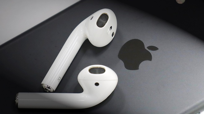 Làm rơi 34 cặp tai nghe Airpods tổng trị giá 154 triệu đồng, trưởng nhóm nhạc BTS vẫn dửng dưng như không vì ‘nhà có điều kiện’ - Ảnh 2.