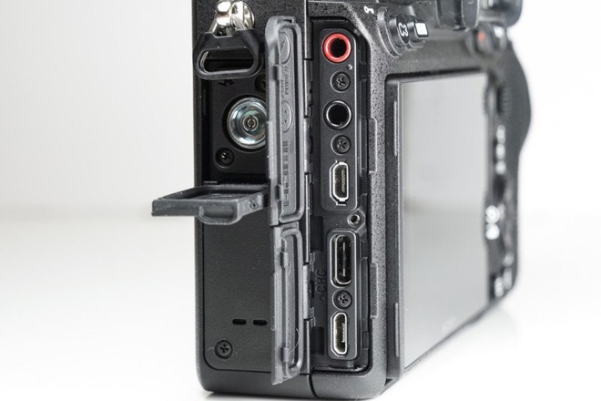 Mổ bụng máy ảnh Sony a7R IV: Nâng cấp đáng kể về mọi mặt - Ảnh 4.