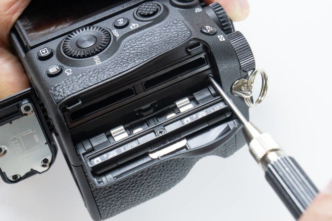 Mổ bụng máy ảnh Sony a7R IV: Nâng cấp đáng kể về mọi mặt - Ảnh 10.