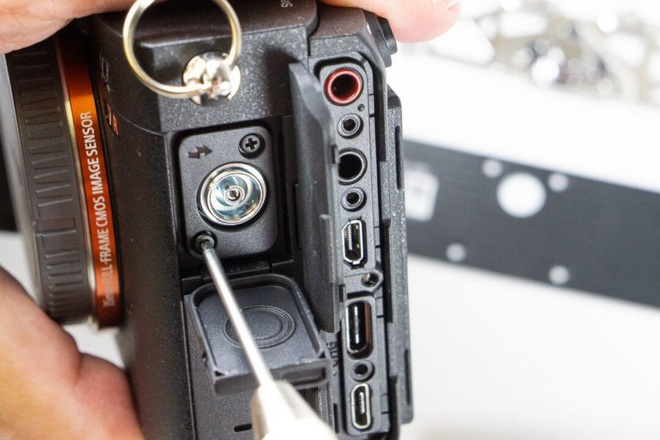 Mổ bụng máy ảnh Sony a7R IV: Nâng cấp đáng kể về mọi mặt - Ảnh 15.