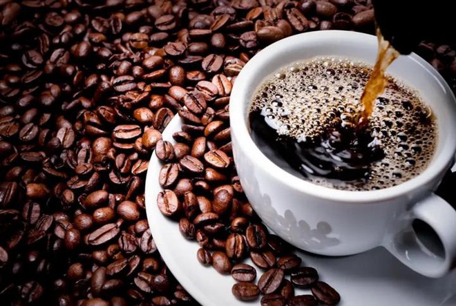 Chúng ta đang vô tư uống cà phê nhiều tới mức máu hiến tặng cũng chứa rất nhiều caffein - Ảnh 1.