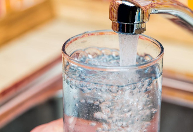 Uống nước không đúng có thể gây hại cho sức khỏe, bạn có mắc phải 6 lỗi này? - Ảnh 3.