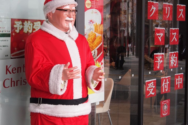 Tại sao người Nhật lại chuộng ăn KFC vào dịp Giáng sinh? Nhờ một sáng kiến đúng thời điểm từ hàng chục năm về trước - Ảnh 7.