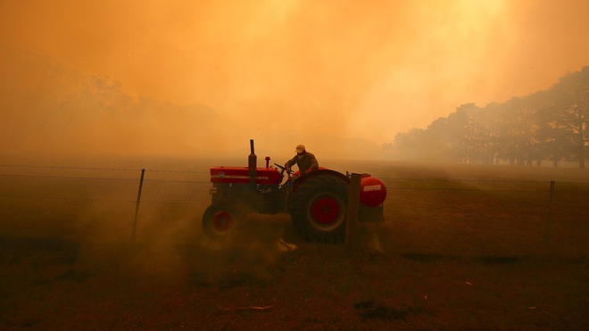 Úc: Giữa lúc nắng nóng kéo dài do biến đổi khí hậu, bác nông dân xui xẻo còn bị kẻ gian cuỗm mất 300.000 lít nước sạch - Ảnh 2.