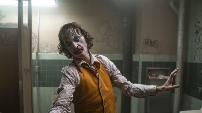 Ngỡ ngàng với mức lương thấp đến bất ngờ của Joaquin Phoenix trong Joker - Ảnh 2.