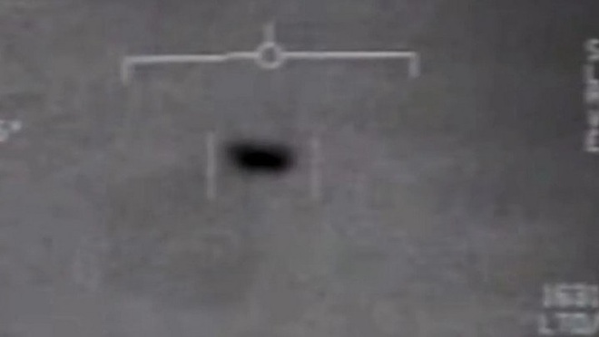 Phi công Mỹ kể lại khoảnh khắc nhìn thấy UFO trên bầu trời trong lúc huấn luyện - Ảnh 1.