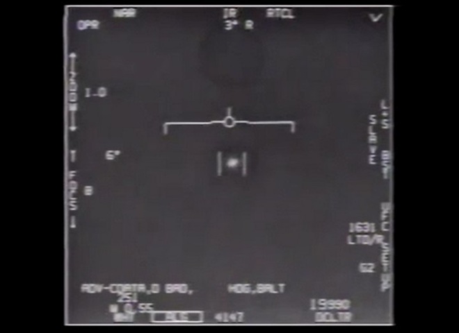 Phi công Mỹ kể lại khoảnh khắc nhìn thấy UFO trên bầu trời trong lúc huấn luyện - Ảnh 2.